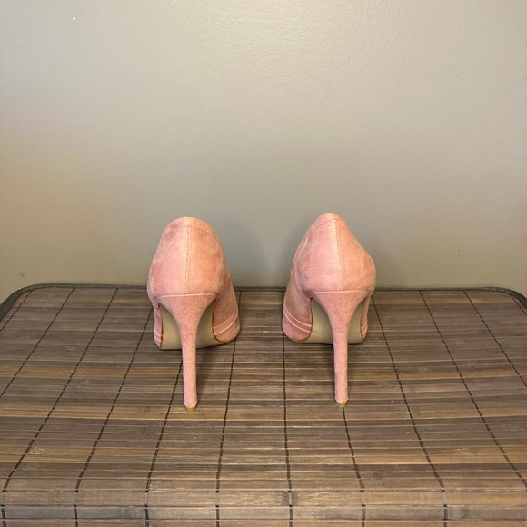 JC Pink Faux Suede 
Pumps Heels Stilettos 
Size 8 
Sexy Club - Picture 4 of 9